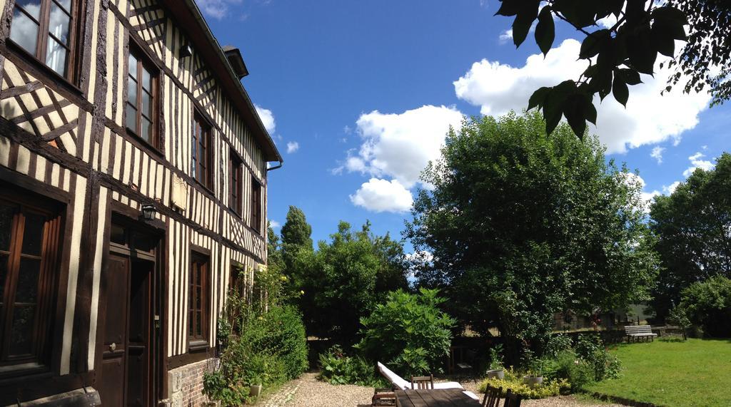 Le Petit Manoir De La Vernelle Bed & Breakfast Fourmetot Bagian luar foto